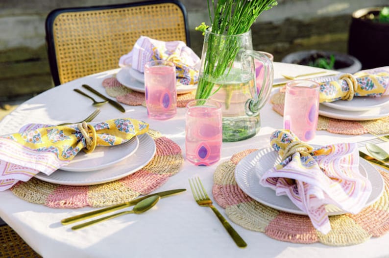 Pinwheel Pink Placemat | Raffia tabletop