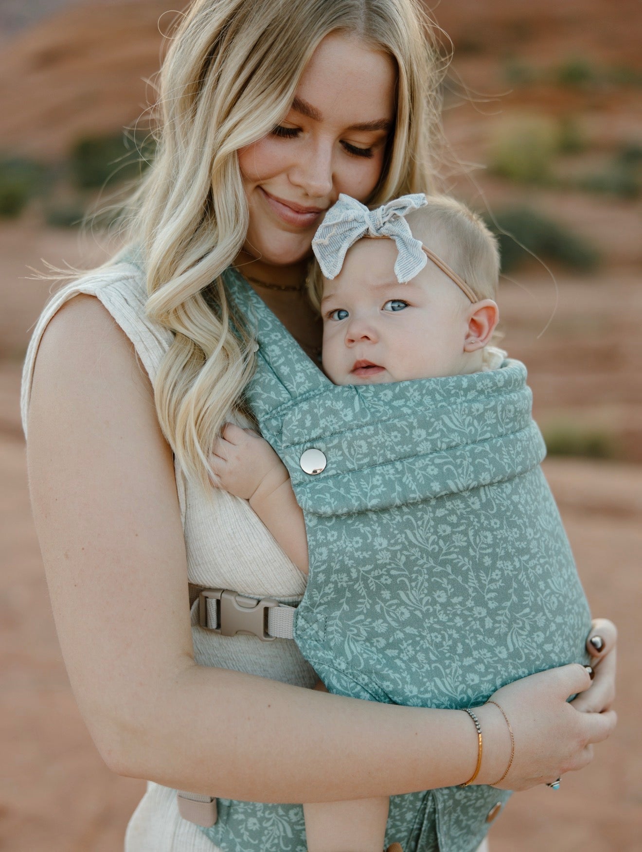 Monroe x Coco Bloom - Neutral Cotton Baby Carrier