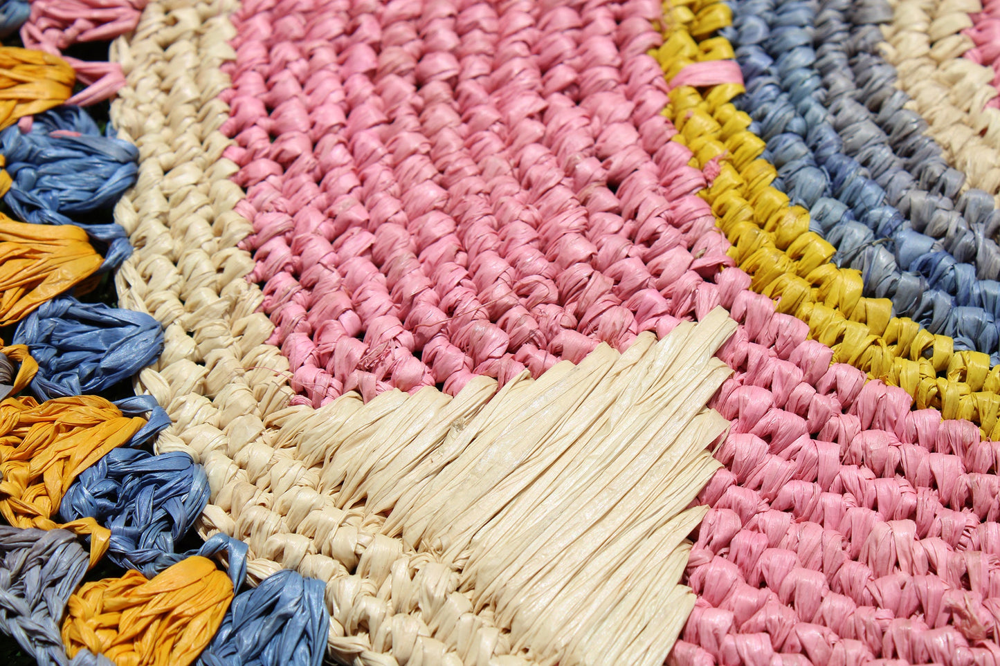 Daisy Raffia Placemat | Colorful Woven tabletop