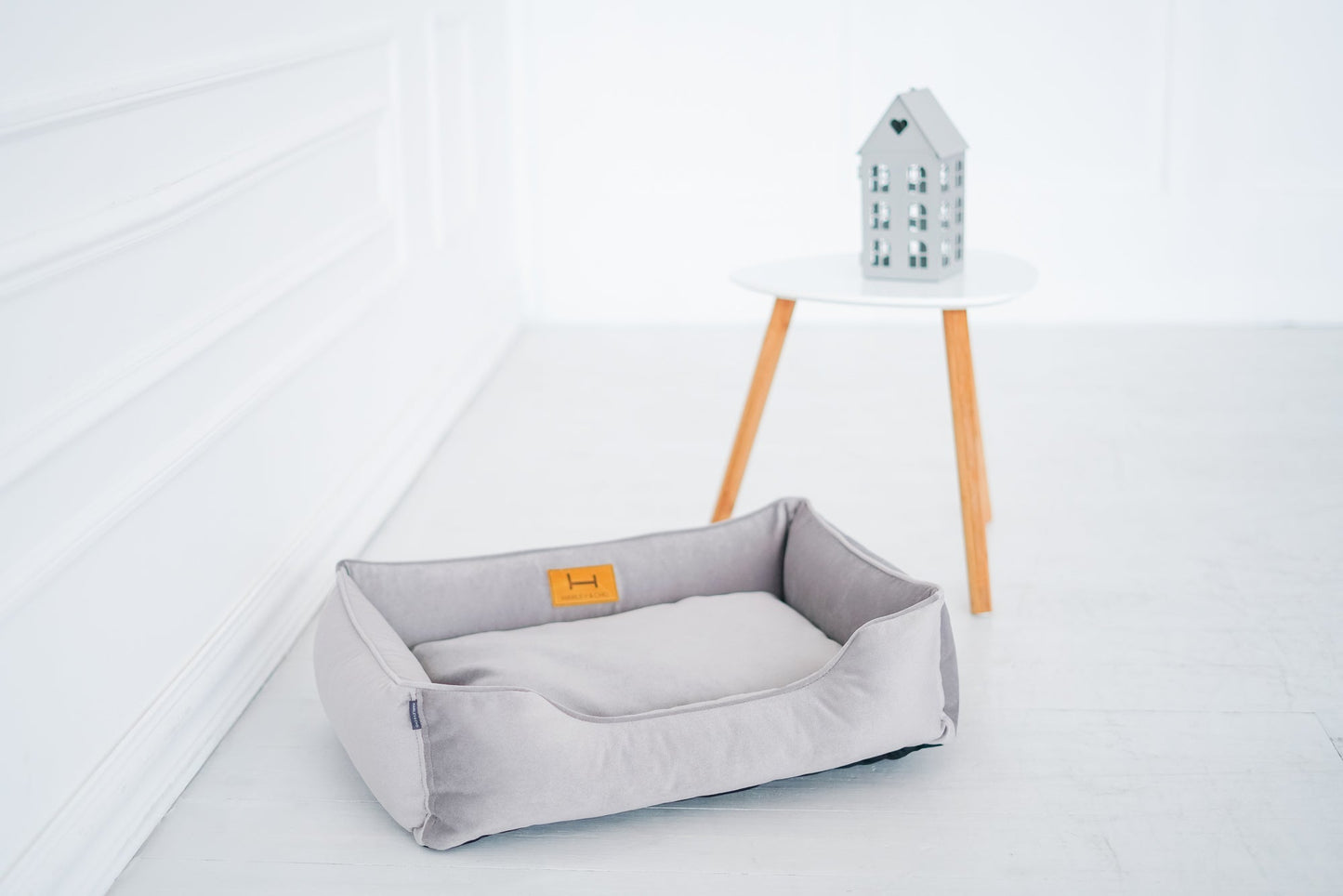 Dreamer Velvet Cat Bed