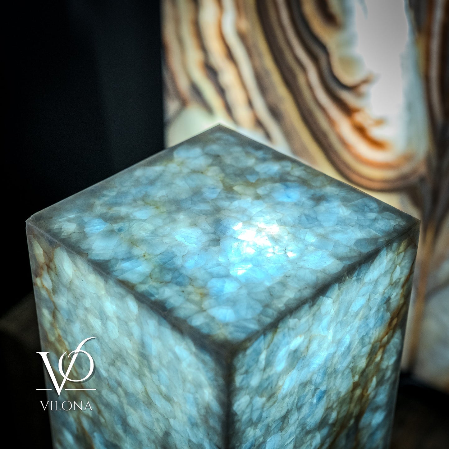 Arctic Onyx Floor Lamp | Medium