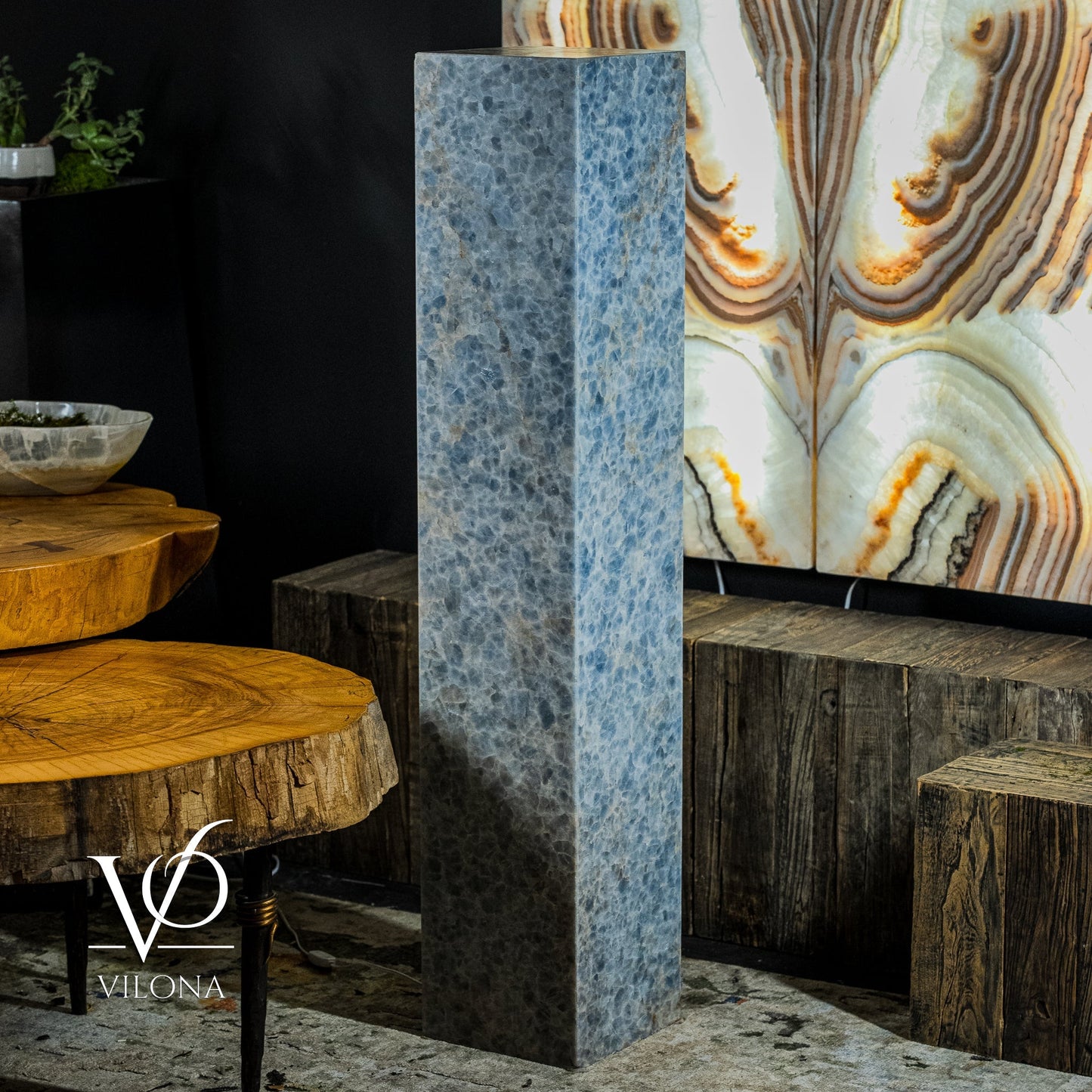 Arctic Onyx Floor Lamp | Medium