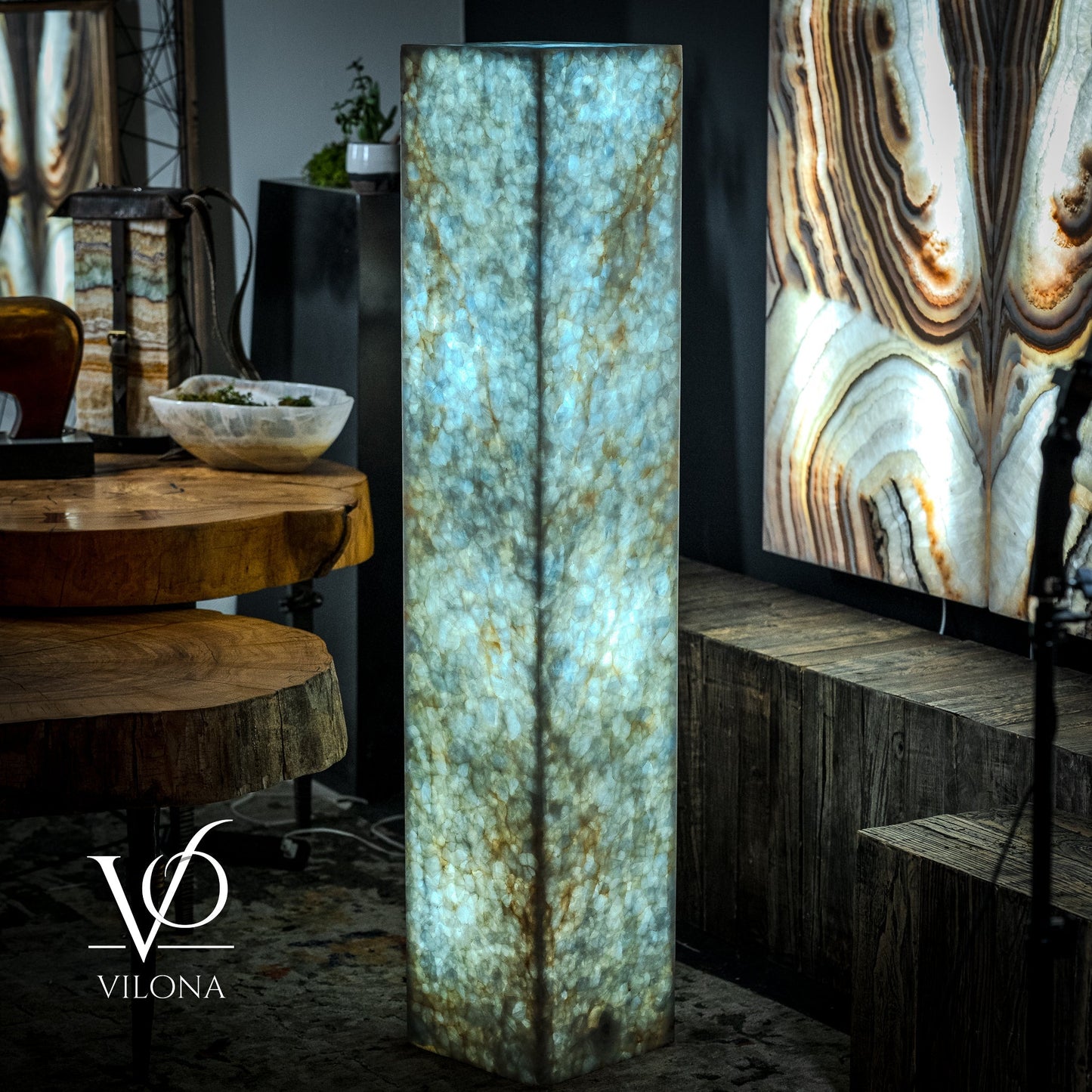Arctic Onyx Floor Lamp | Medium