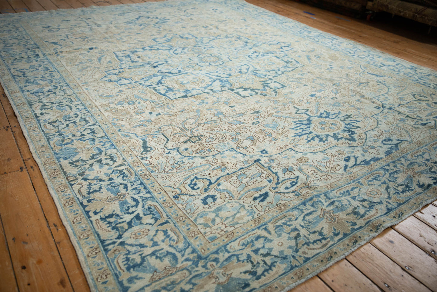 9.5x12.5 Vintage Distressed Heriz Carpet