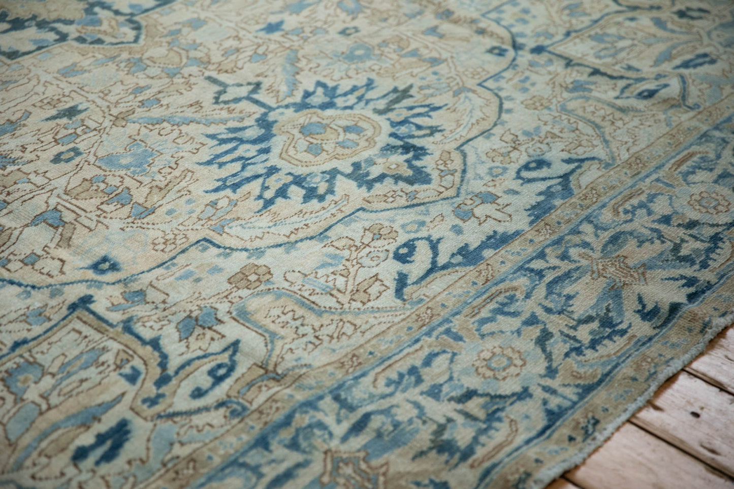 9.5x12.5 Vintage Distressed Heriz Carpet