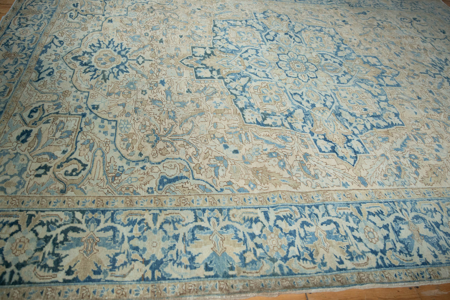 9.5x12.5 Vintage Distressed Heriz Carpet