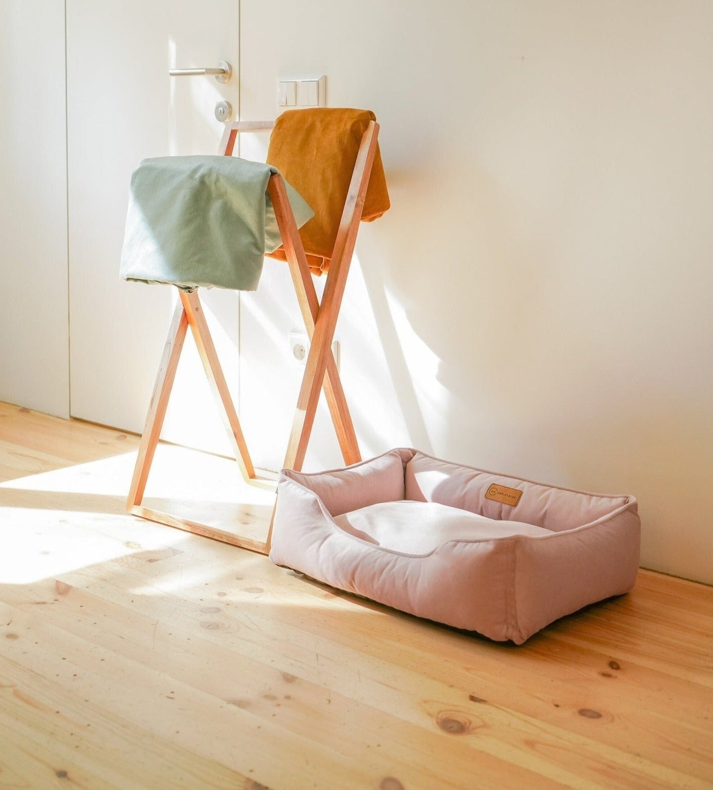 Dreamer Velvet Cat Bed