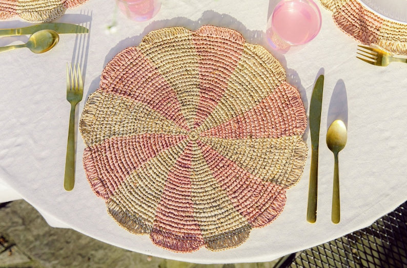 Pinwheel Pink Placemat | Raffia tabletop