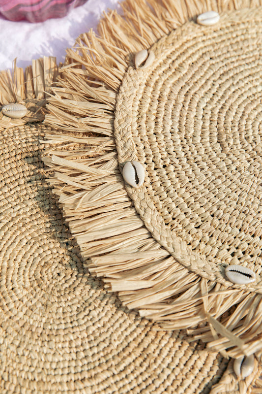 Round natural raffia tabletop with fringes | Woven raffia Placemat