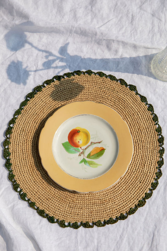 Aura Green edge placemat | Woven raffia tabletop